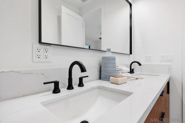 5303 Los Robles, Carlsbad, CA 92008