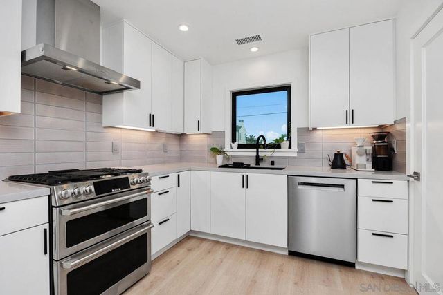 5303 Los Robles, Carlsbad, CA 92008