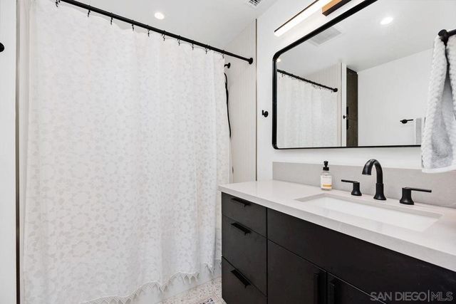 5303 Los Robles, Carlsbad, CA 92008