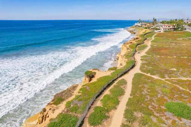 5303 Los Robles, Carlsbad, CA 92008