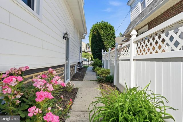 11 GOLF RD, Havertown, PA 19083