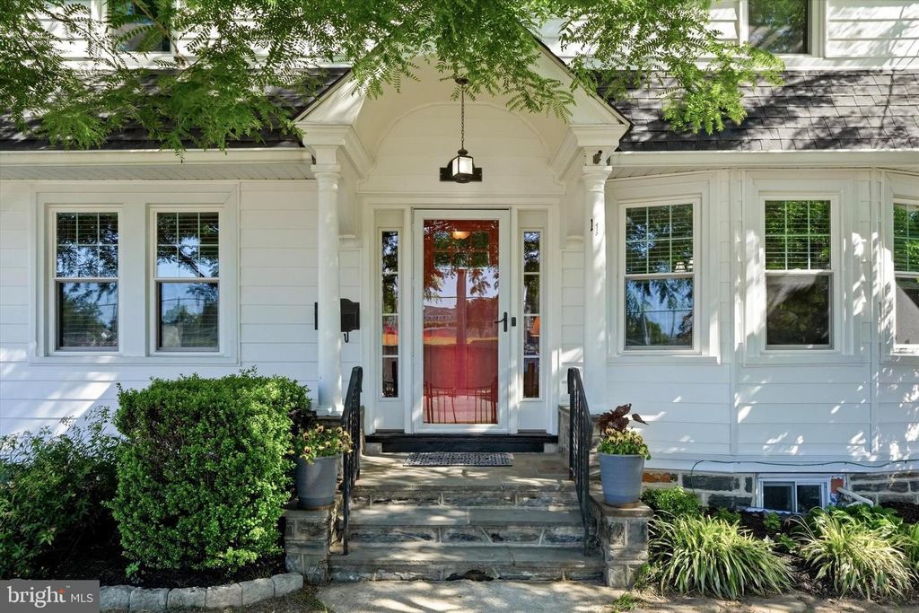 11 GOLF RD, Havertown, PA 19083