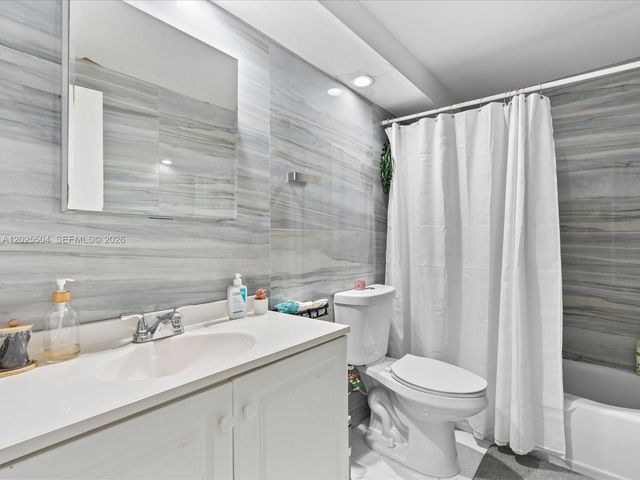 5005 Collins Ave 222, Miami Beach, FL 33140
