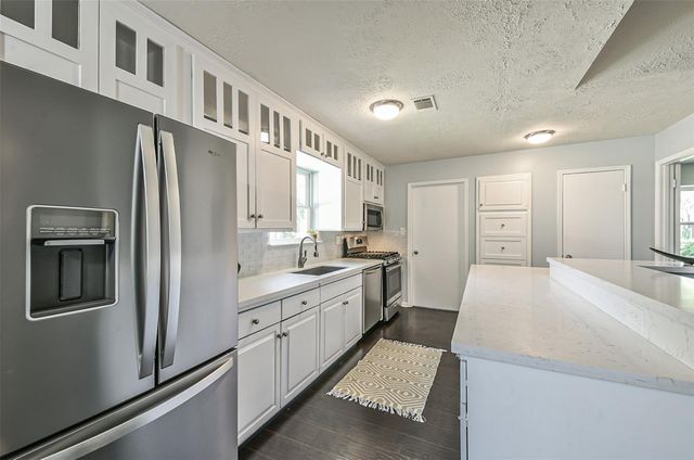 863 Seamaster Drive, Houston, TX 77062