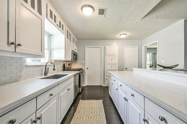 863 Seamaster Drive, Houston, TX 77062
