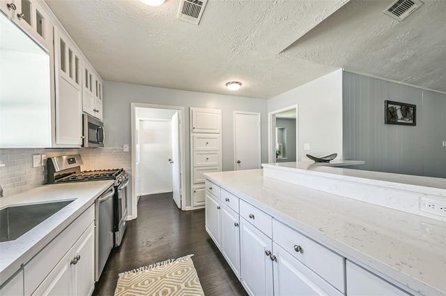 863 Seamaster Drive, Houston, TX 77062