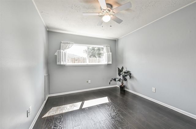 863 Seamaster Drive, Houston, TX 77062