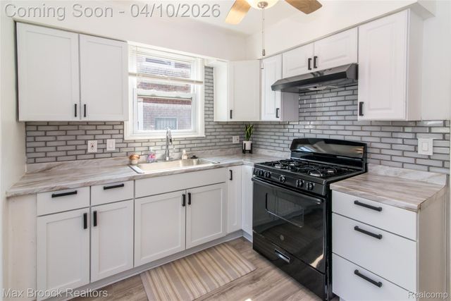 19469 Whitcomb Street, Detroit, MI 48235