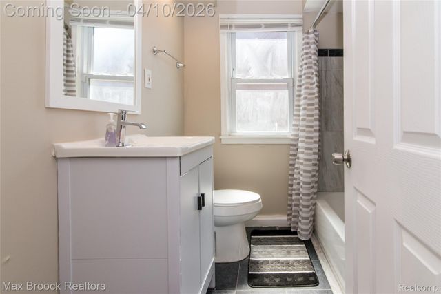 19469 Whitcomb Street, Detroit, MI 48235