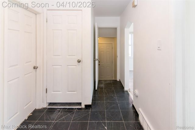 19469 Whitcomb Street, Detroit, MI 48235