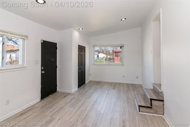 19469 Whitcomb Street, Detroit, MI 48235