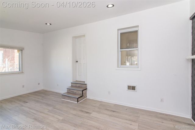 19469 Whitcomb Street, Detroit, MI 48235