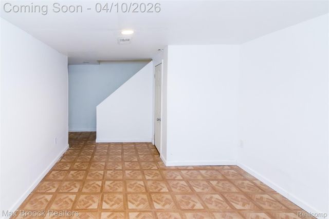 19469 Whitcomb Street, Detroit, MI 48235