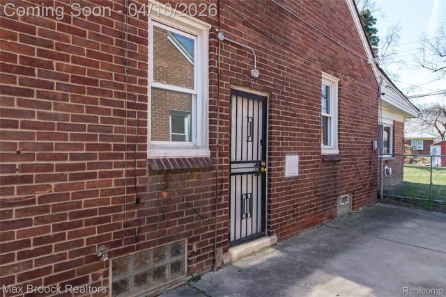 19469 Whitcomb Street, Detroit, MI 48235