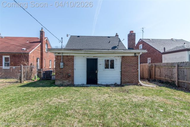 19469 Whitcomb Street, Detroit, MI 48235