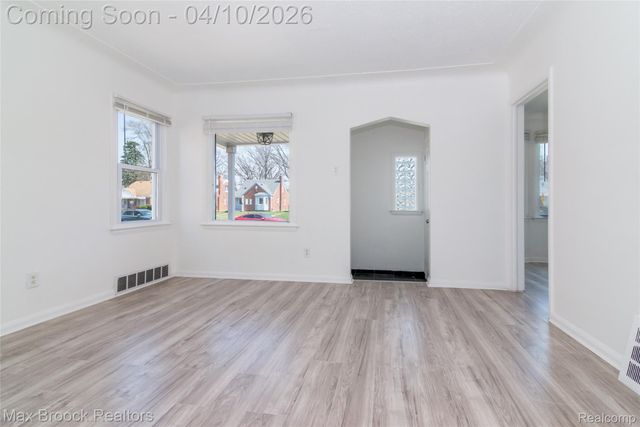 19469 Whitcomb Street, Detroit, MI 48235