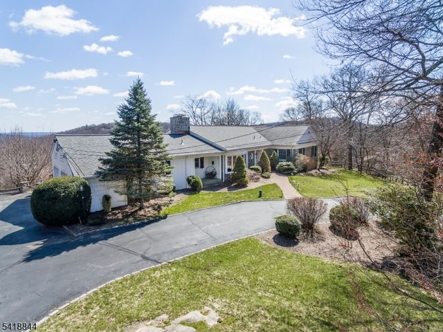 758 Ridge Road Ter, Kinnelon Boro, NJ 07405