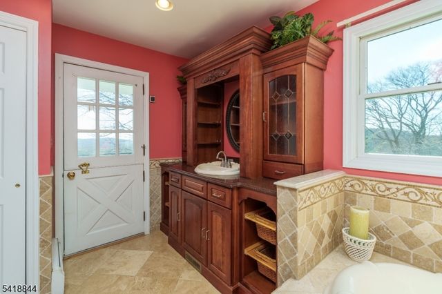 758 Ridge Road Ter, Kinnelon Boro, NJ 07405