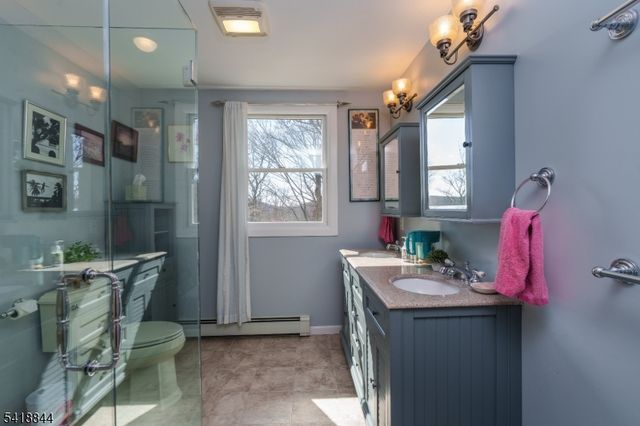 758 Ridge Road Ter, Kinnelon Boro, NJ 07405