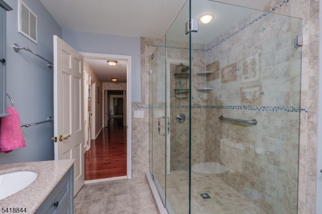 758 Ridge Road Ter, Kinnelon Boro, NJ 07405