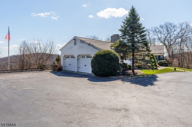 758 Ridge Road Ter, Kinnelon Boro, NJ 07405