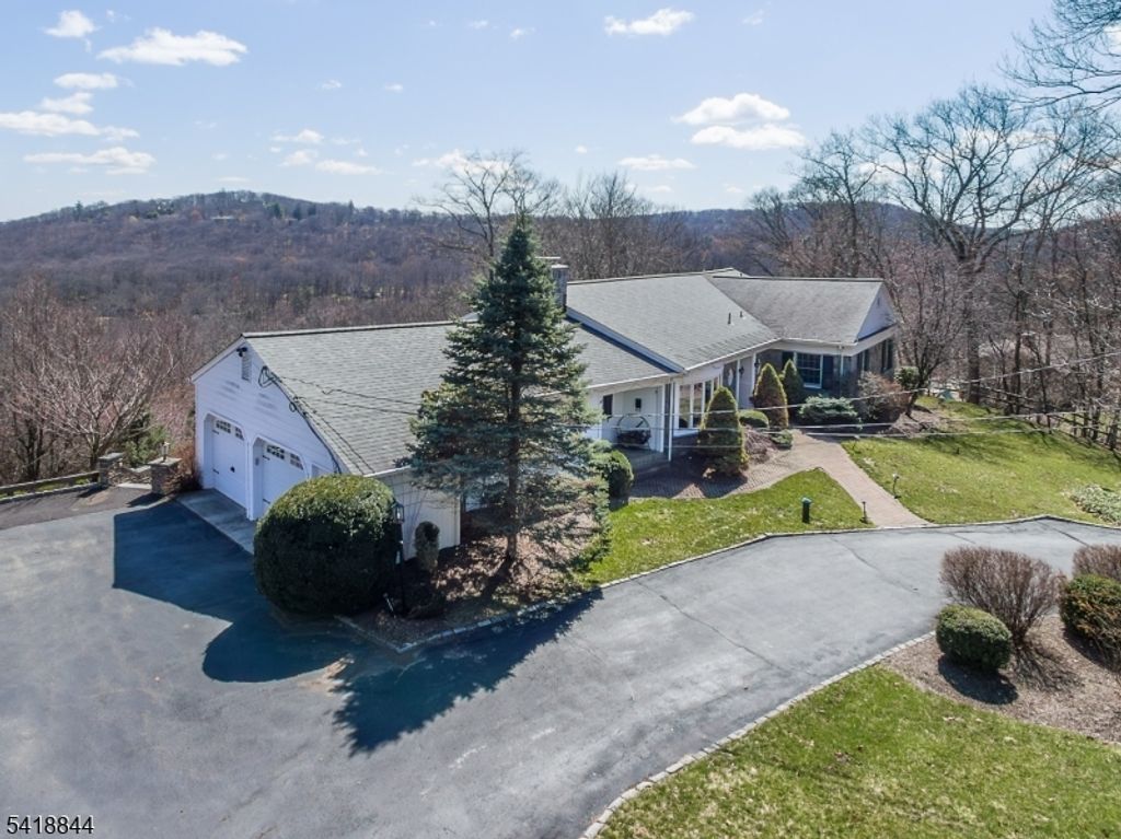 758 Ridge Road Ter, Kinnelon Boro, NJ 07405