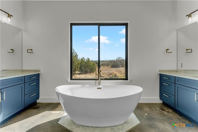 138 Cloudwood Ranch Road, Briggs, TX 78608