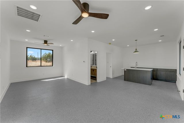 138 Cloudwood Ranch Road, Briggs, TX 78608