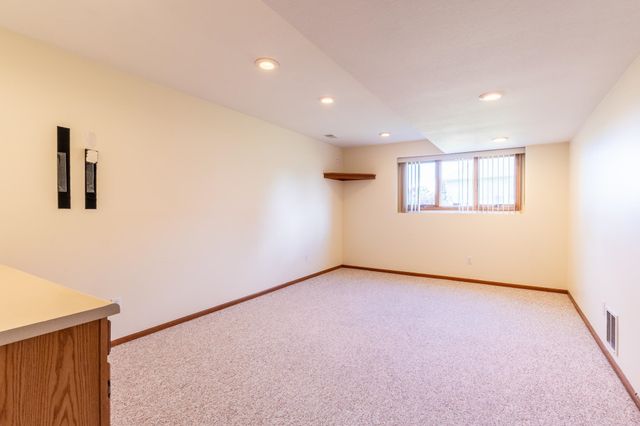 7710 Currie Hill Court, Fort Wayne, IN 46804