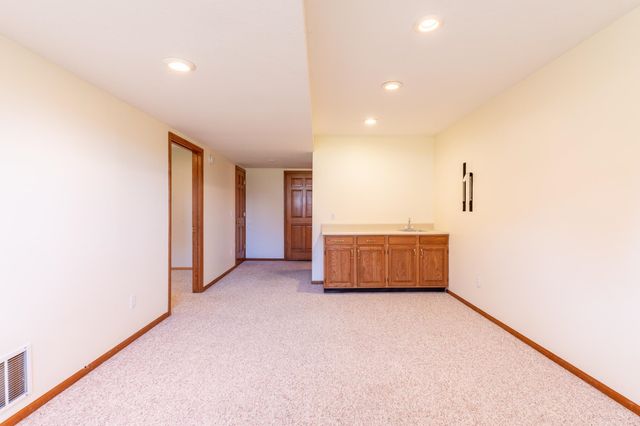 7710 Currie Hill Court, Fort Wayne, IN 46804