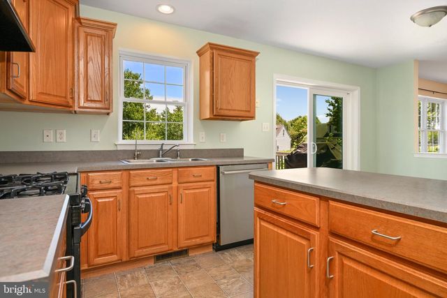 203 DEERFIELD LN, Lititz, PA 17543