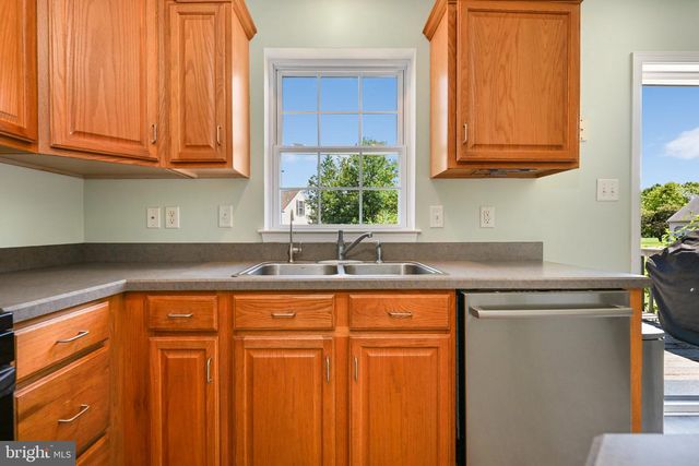 203 DEERFIELD LN, Lititz, PA 17543
