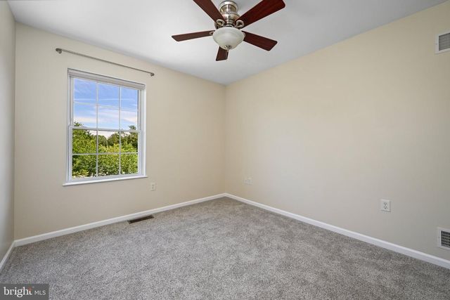 203 DEERFIELD LN, Lititz, PA 17543