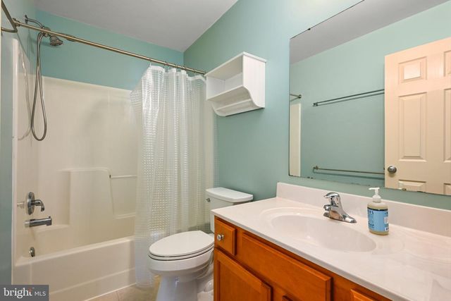 203 DEERFIELD LN, Lititz, PA 17543