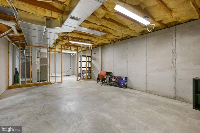203 DEERFIELD LN, Lititz, PA 17543