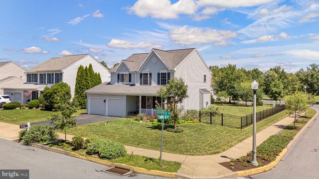 203 DEERFIELD LN, Lititz, PA 17543
