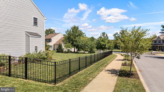 203 DEERFIELD LN, Lititz, PA 17543