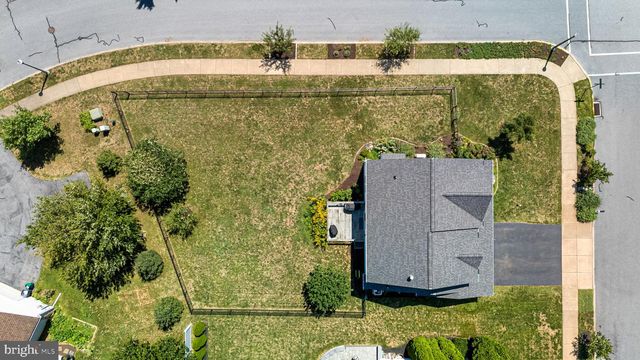 203 DEERFIELD LN, Lititz, PA 17543