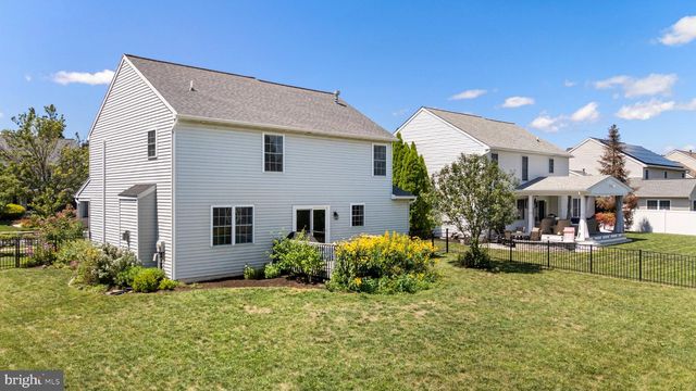 203 DEERFIELD LN, Lititz, PA 17543