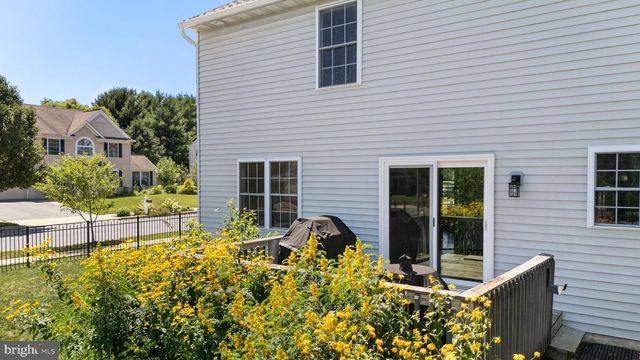 203 DEERFIELD LN, Lititz, PA 17543