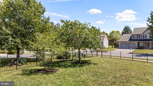 203 DEERFIELD LN, Lititz, PA 17543