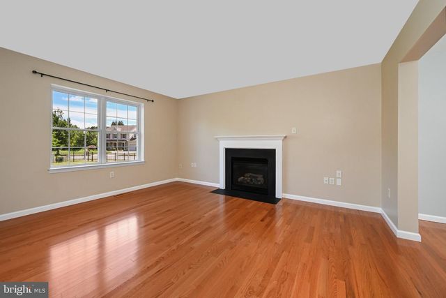 203 DEERFIELD LN, Lititz, PA 17543
