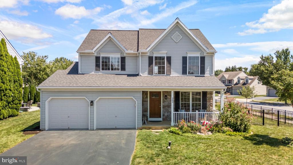 203 DEERFIELD LN, Lititz, PA 17543