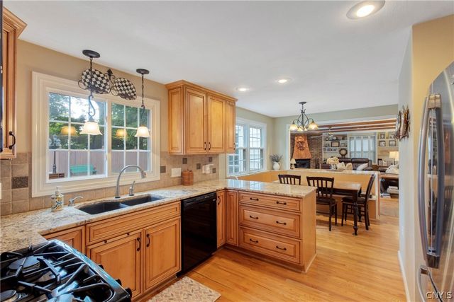 111 Treeland Circle, Geddes, NY 13219