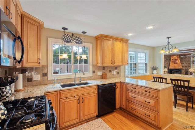 111 Treeland Circle, Geddes, NY 13219