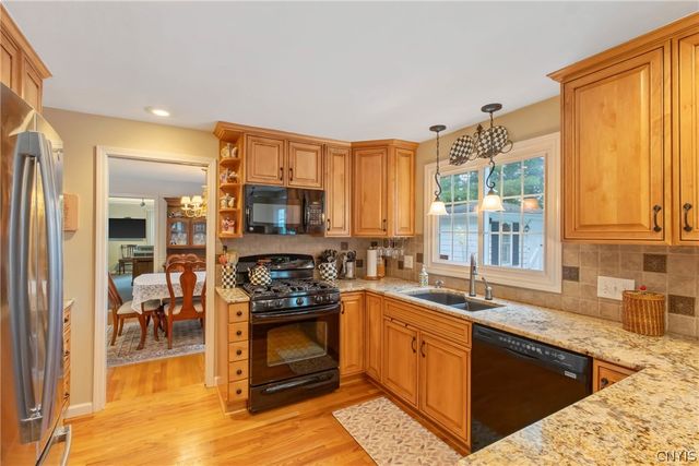 111 Treeland Circle, Geddes, NY 13219