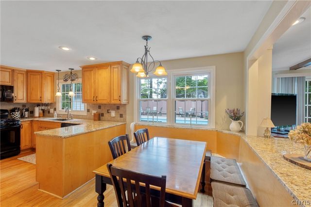 111 Treeland Circle, Geddes, NY 13219