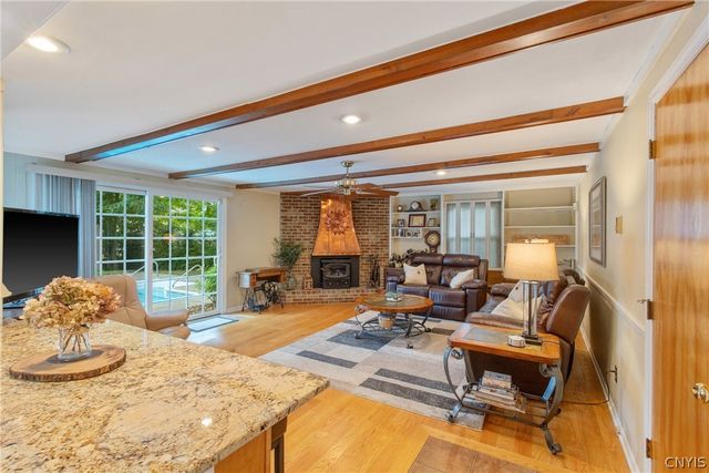111 Treeland Circle, Geddes, NY 13219