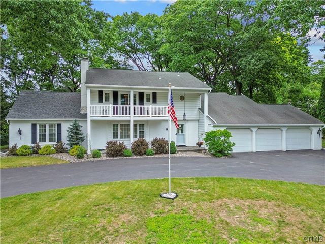 111 Treeland Circle, Geddes, NY 13219