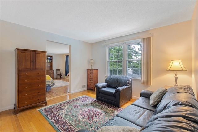 111 Treeland Circle, Geddes, NY 13219